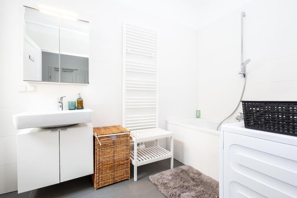Orestaliving - 2Br On The Danube Canal 비엔나 외부 사진